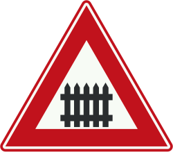 Bord J10: Level crossing with gates