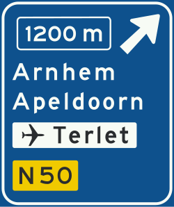 Bord K2: Advance exit direction sign